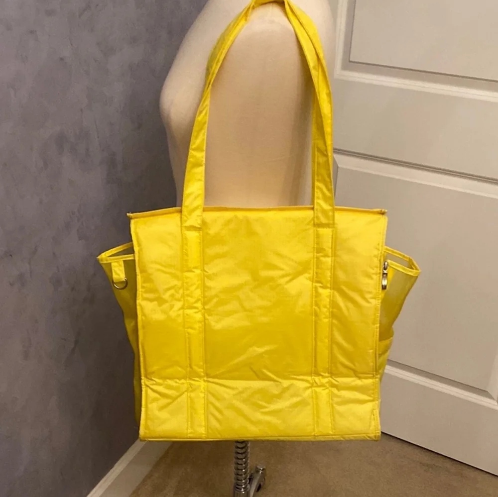 Cute Sunny Yellow Pet Carrier Breathable Lightweight Soft Texture Bottom Insert